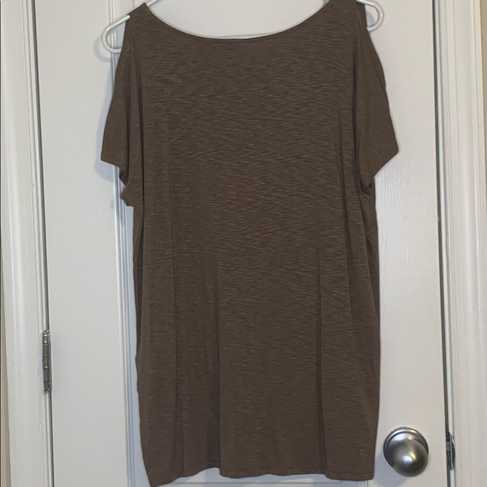 Tahari top never worn but tags removed.